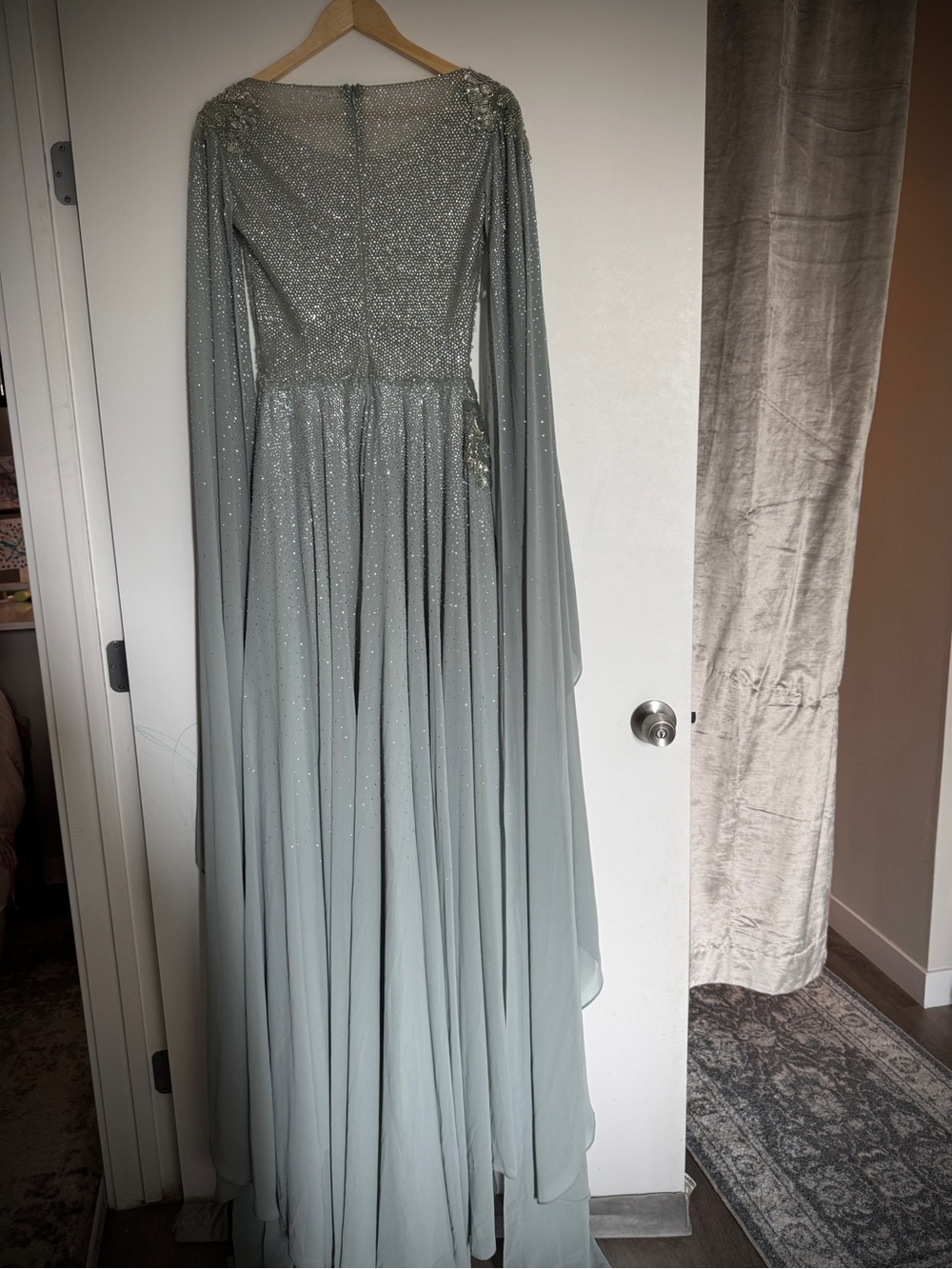 Dubai Elegant Sage Green Maxi Dress with Sparkle Detail - Picture 4 of 5